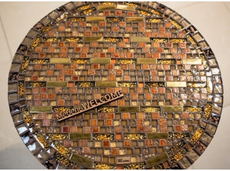 Стол отделанный мозаикой Пикассо_25 D50см Эпоксидка