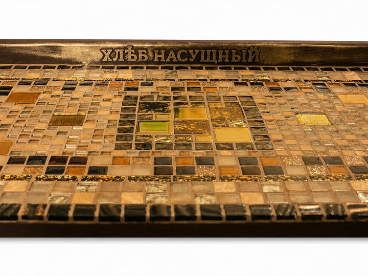 стол из мозаики