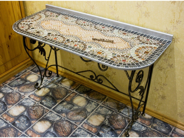 стол с мозаикой