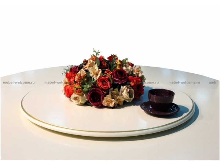 Большой круглый стол с менажницей