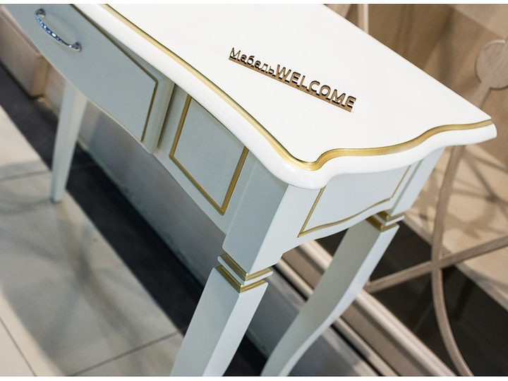 Консольный столик классический с выдвижный ящиком